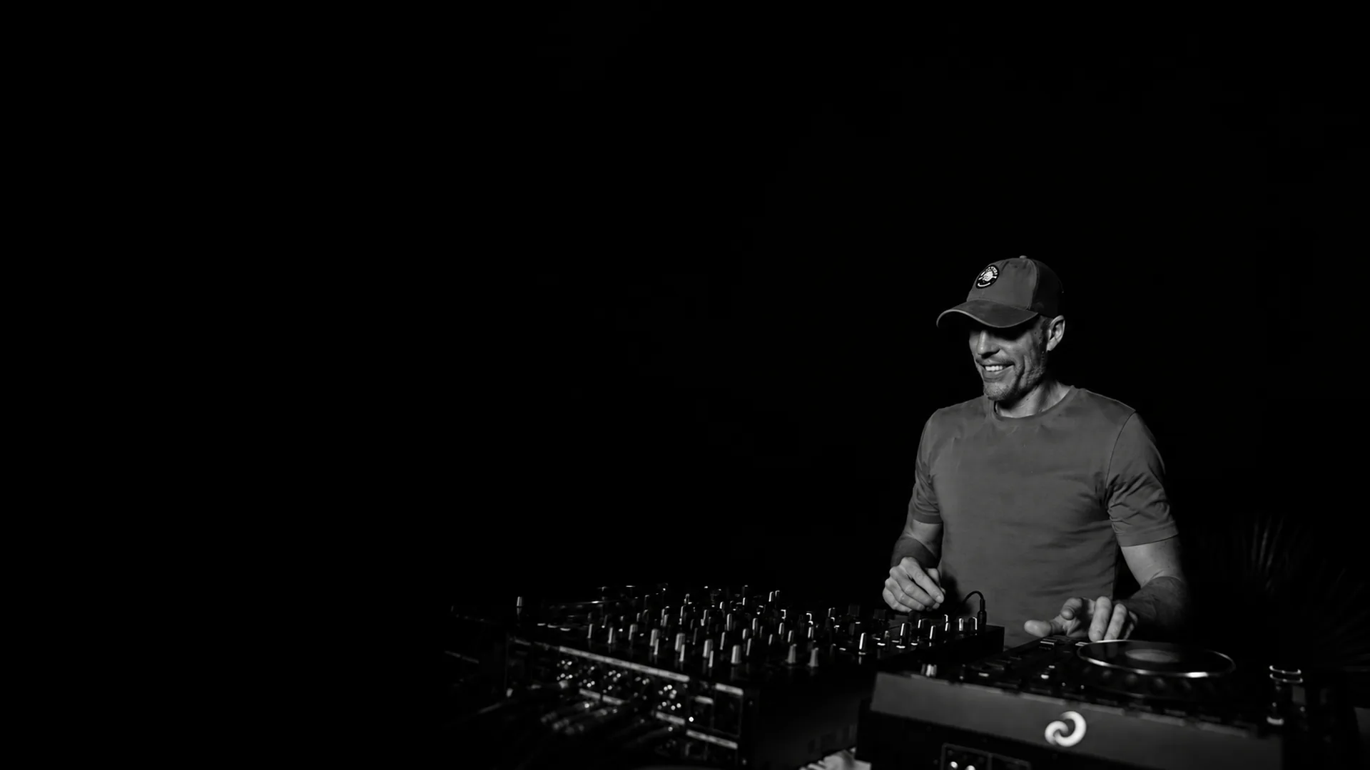 Christian Lell am DJ-Pult