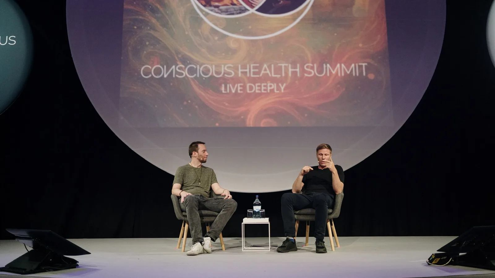 Christian Lell im Bühnengespräch beim Conscious Health Summit