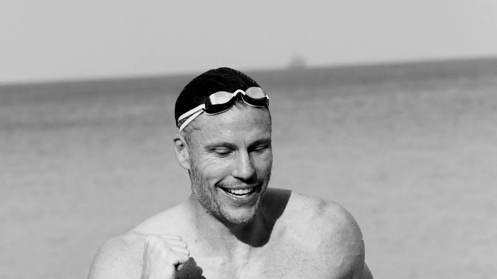 Christian Lell nach dem Schwimmen im Meer