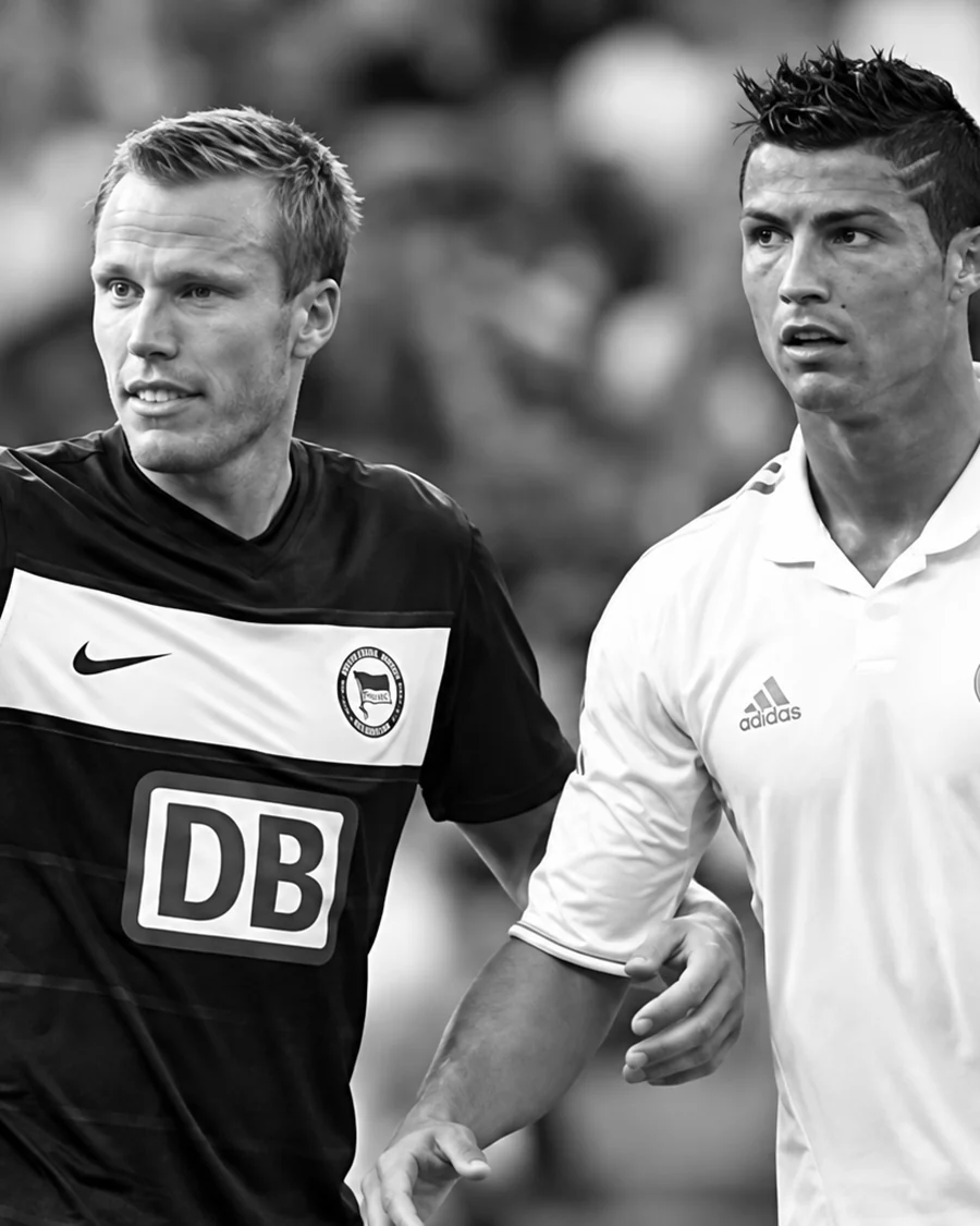 Christian Lell im Duell mit Cristiano Ronaldo